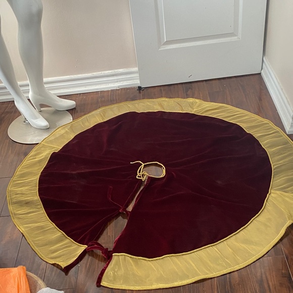 Elegant Burgundy velvet and Gold Tree Christmas Skirt and wine gift bag - Picture 3 of 6